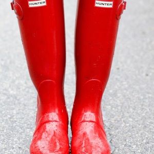 HUNTER RED RAIN BOOTS - TALL GLOSS - SIZE 7